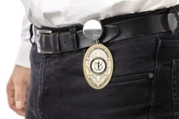 Approach belt clip with retractable badge Bodyguard