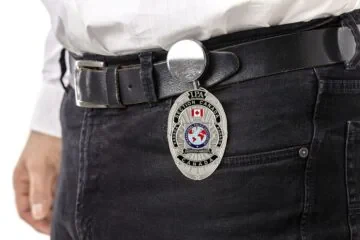 Approach belt clip with retractable badge IPA Canada