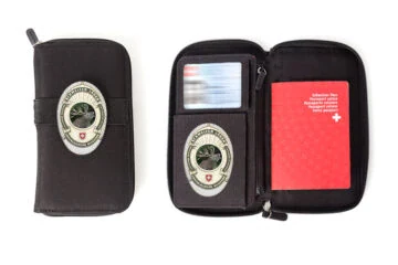 "On the way / Passport Holder" Swiss Hunter