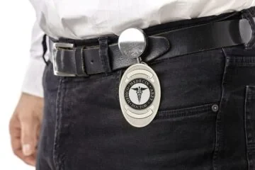 Approach belt clip with retractable badge Doctor