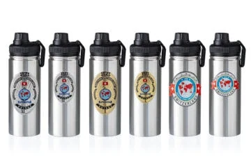 Double-Walled Vacuum-Insulated Stainless Steel Drinking Bottle with carrying handle