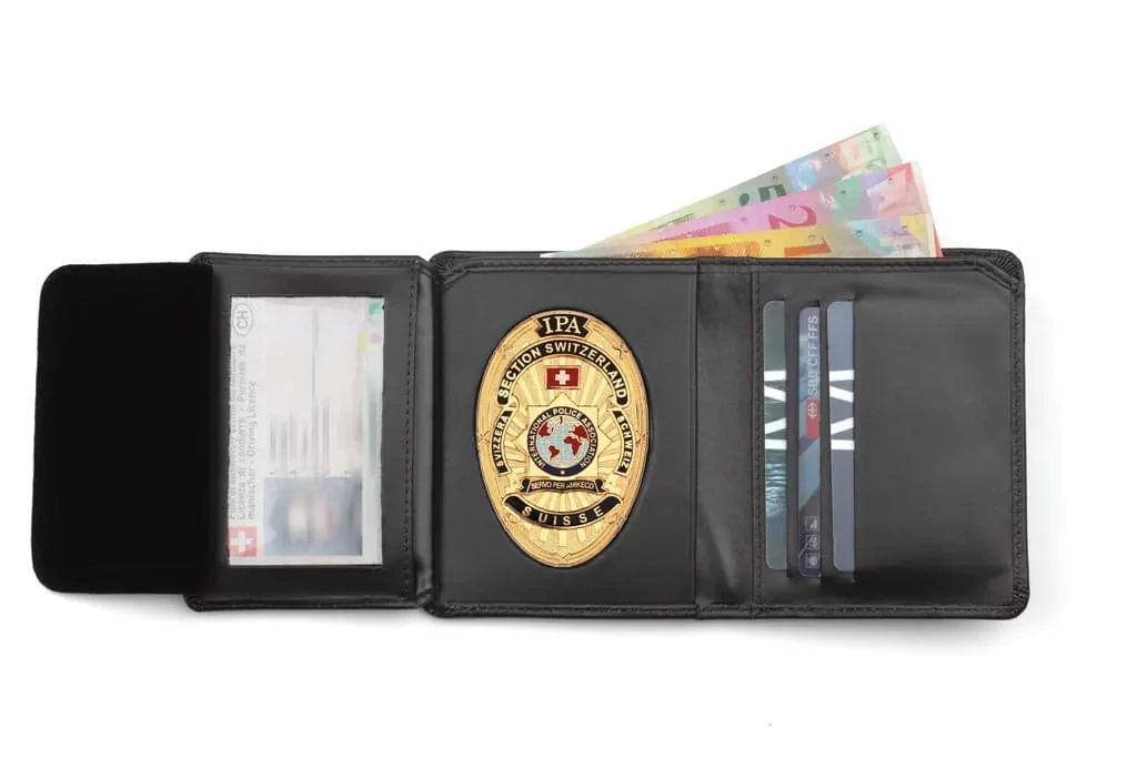 Products ipa ch etui global badge Metal Badge