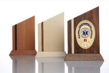 Wood with base Paramedic Switzerland, engraving