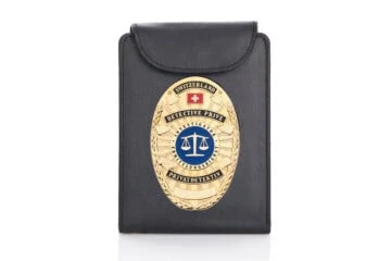 Leather wallet "Outstanding" private investigator Switzerland, engraving