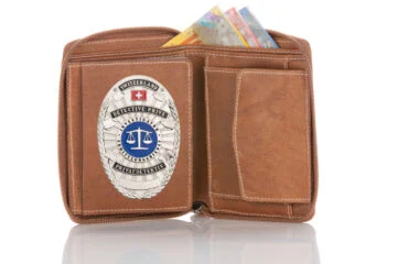Leather wallet "Supreme" private investigator Switzerland, engraving